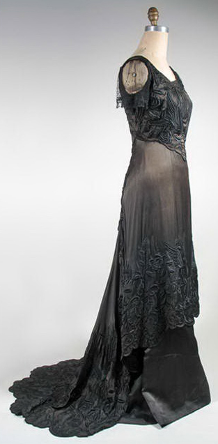 1909 embroidered silk dress by Madame Glover - Courtesy of pastperfectvintage.com