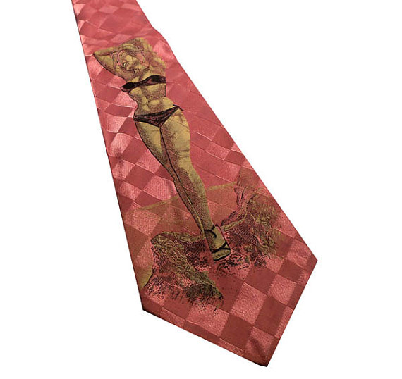 1950s pinup necktie - Courtesy of pinkyagogo