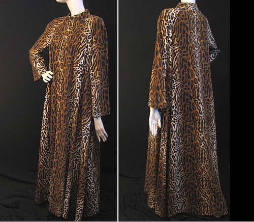 1970s robe  - Courtesy of themerchantofvintage