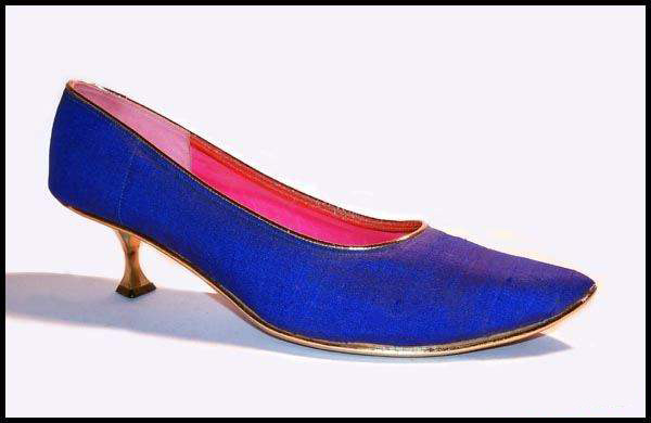 Taj of India silk shoes - Courtesy of pinkyagogo