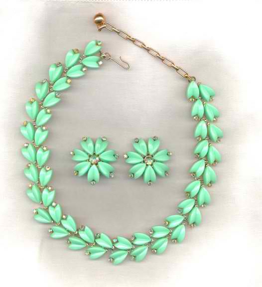 1950s Kramer necklace & earrings set - Courtesy of linnscollection