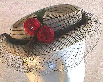  1940s straw hat - Courtesy of mariansvintagevanities