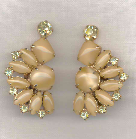  1950s D & E Moonstone earrings - Courtesy of linnscollection