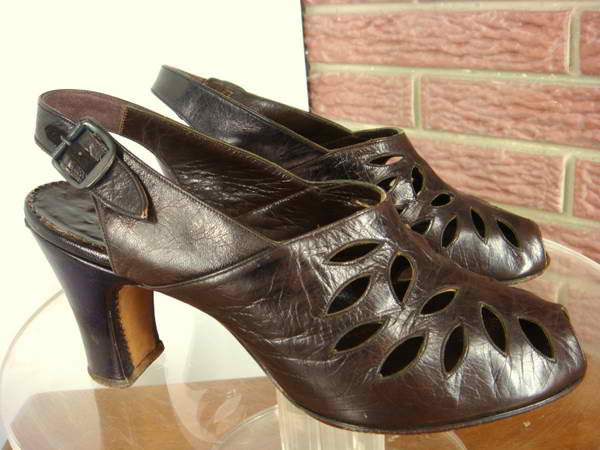 mid 1940s Delman leather peeptoe shoes - Courtesy of cur.iovintage