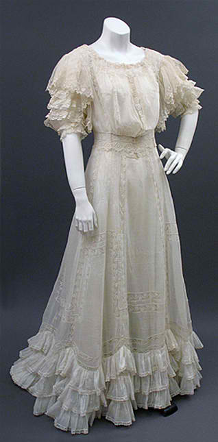  1905 lawn dress - Courtesy of pastperfectvintage.com