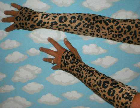 1980s leopard arm warmers - Courtesy of pinkyagogo