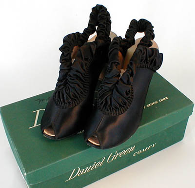 Vintage Daniel Green slippers - Courtesy of denisebrain