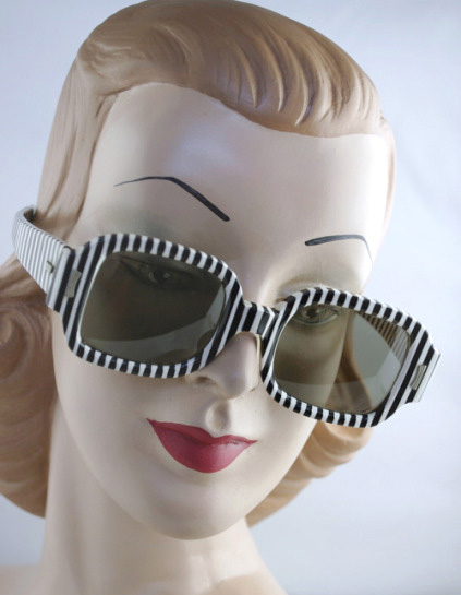 1960s Sunmodes sunglasses - Courtesy of vivavintageclothing.com