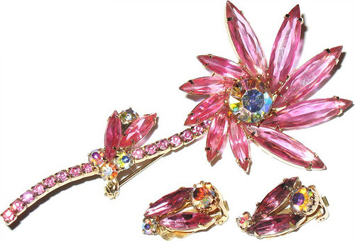  1950s pink flower rhinestone brooch & earring set - Courtesy of fallsavenuevintage
