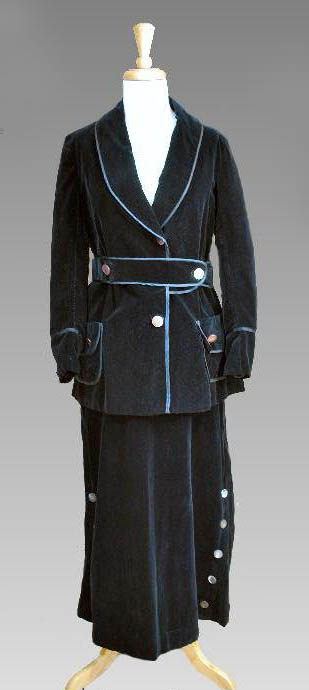 1915 blue velvet walking suit - Courtesy of bctreasuretrove.net