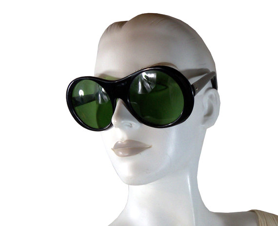 1960s round eye sunglasses - Courtesy of pinkyagogo