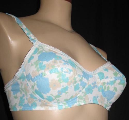 Vintage 1970s Lucy bra - Courtesy of sewingmachinegirl