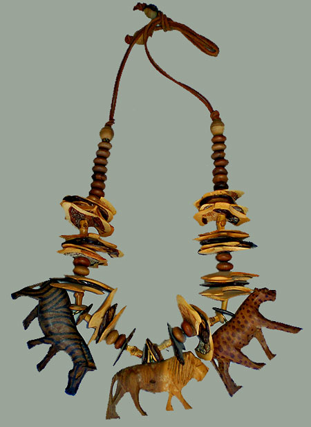 1980s animal theme wood necklace - Courtesy of thespectrum