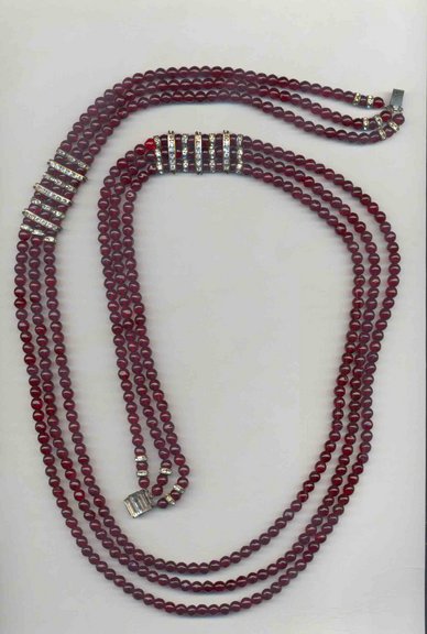 1920s ruby deco beads - Courtesy of linnscollection