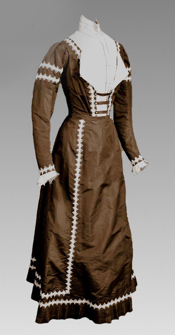 1900 Brown and Cream Silk Dress - Courtesy of bctreasuretrove.com
