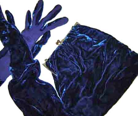 Purse & Gloves Set The blue moss velvet matches gloves with purse.