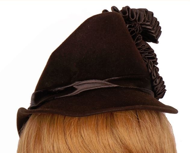 1930s sculptural wool hat  - Courtesy of poppysvintageclothing