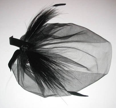 1950s feathers and netting whimsy hat  - Courtesy of pinkyagogo
