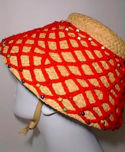 1950s/1960s straw beach hat - Courtesy of thespectrum