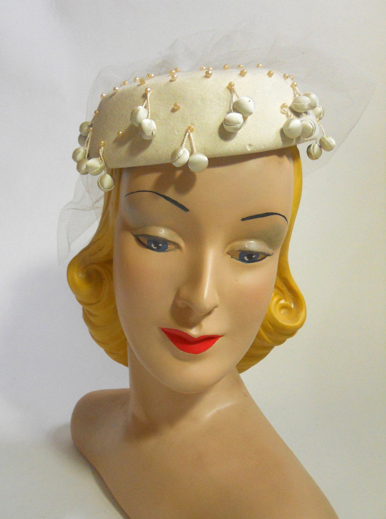 1960s bridal hat  - Courtesy of dorotheascloset