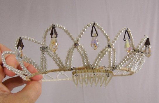 1950s bridal tiara  - Courtesy of beedeevintage