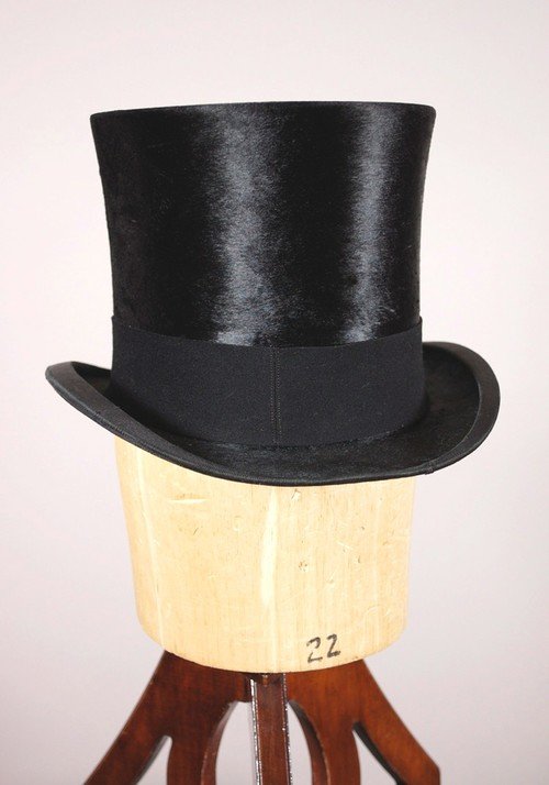 1910s silk top hat  - Courtesy of vivavintageclothing