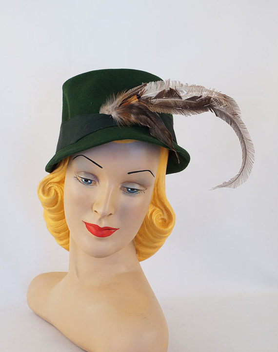 1940s felt bucket hat  - Courtesy of alleycatsvintage