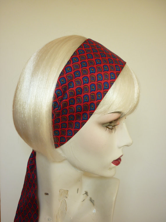 1980s Liz Claiborne head scarf  - Courtesy of decotodiscovintage