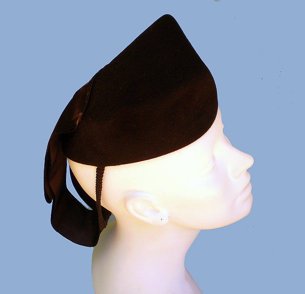 1940s YoungTowners black felt/satin film noir hat - Courtesy of thespectrum