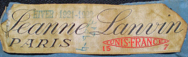 from a jacket dated HIVER 1921-1922 - Courtesy of thespectrum