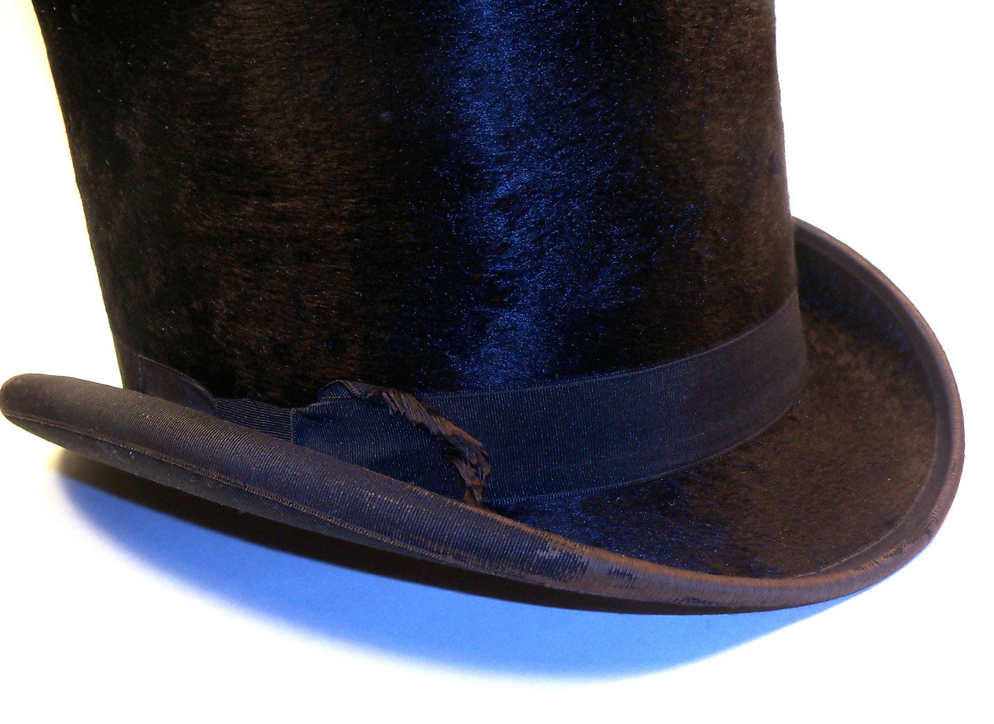Victorian brim on top hat - Courtesy of pinkyagogo