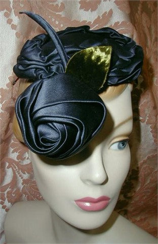 1940s Hattie Carnegie tilt hat  - Courtesy of rue_de_la_paix