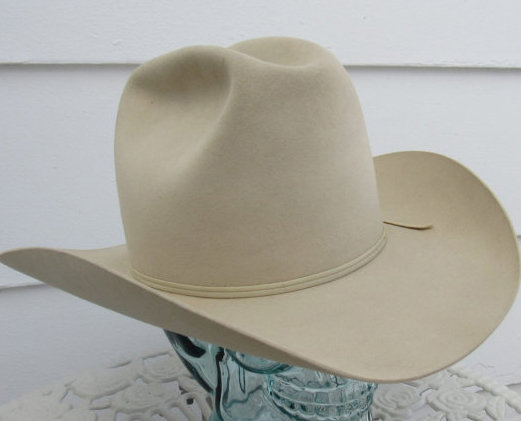 1950s cattleman crease on western hat  - Courtesy of wyomingvintage