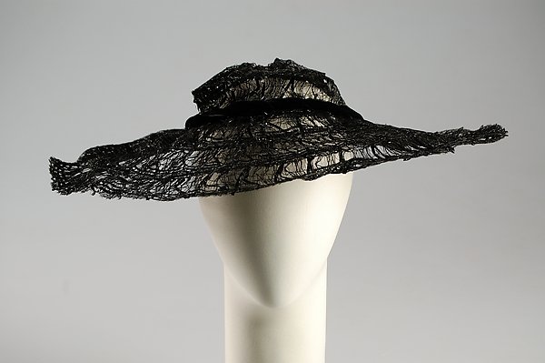1940 Lilly Dache picture hat  -  Courtesy of the Metropolitan Museum of Art