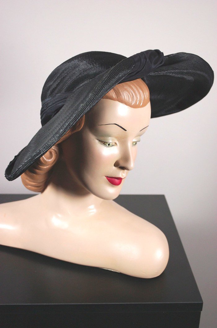 1940s wide brim halo hat  - Courtesy of vivavintageclothing