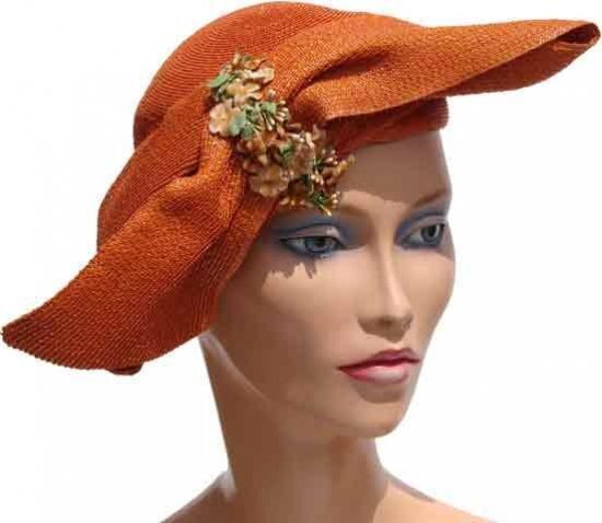 1940s Helen Yoffe sculptural hat - Courtesy of poppysvintageclothing