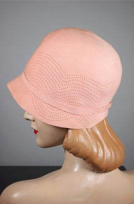 1920s pink felt cloche  - Courtesy of vivavintageclothing