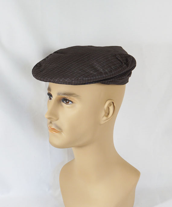 1950s plaid flat cap driving cap -  Courtesy of alleycatsvintage
