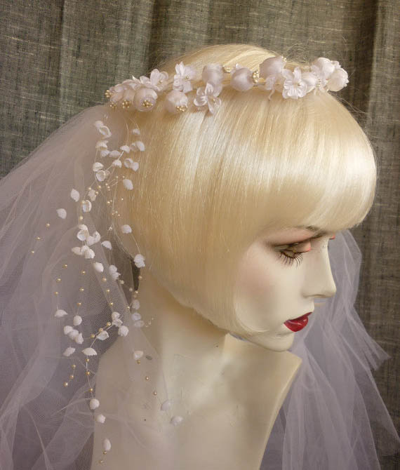 1980s bridal headpiece & veil - Courtesy of decotodisco
