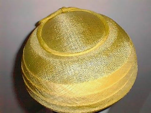 1950s dish platter hat - Courtesy of thespectrum