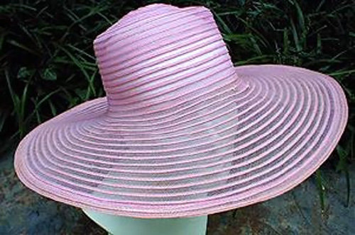 1970s floppy garden hat - Courtesy of thespectrum