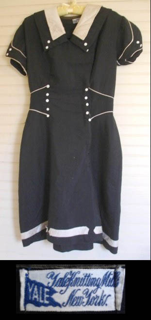 a 1917 Yale swim dress - Courtesy of fuzzylizzie