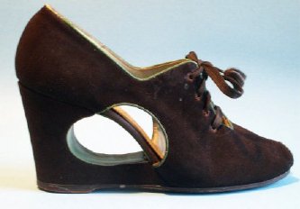 American open wedge-heeled laced brown suede shoe c. 1940