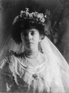 1906 Alice Roosevelt as bride