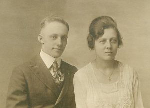Iowa bride & groom, 1920