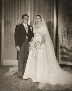 1951 bride in Hartnell dress