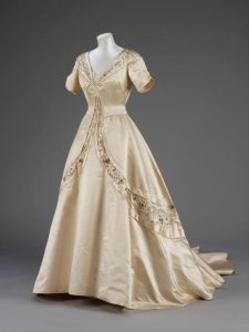1951 Hartnell wedding dress